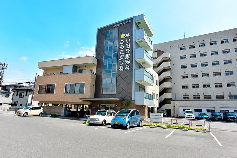 ふみこ皮フ科の公式サイトに掲載されている建物外観